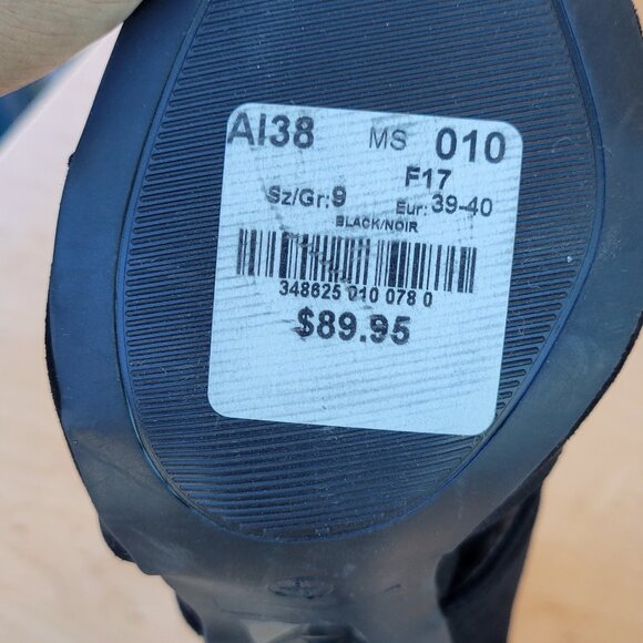 Le Chateau Black Suede Heels - Picture 5 of 8